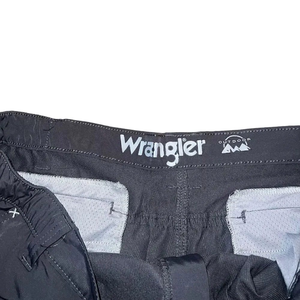 WRANGLER OUTDOOR Men’s Elastic Waist Grey Shorts Size 44